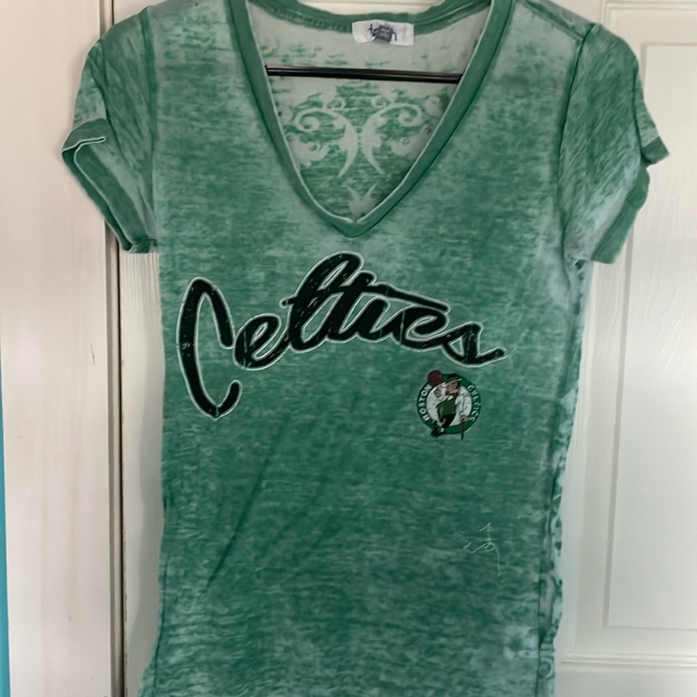 Celtics tee size medium